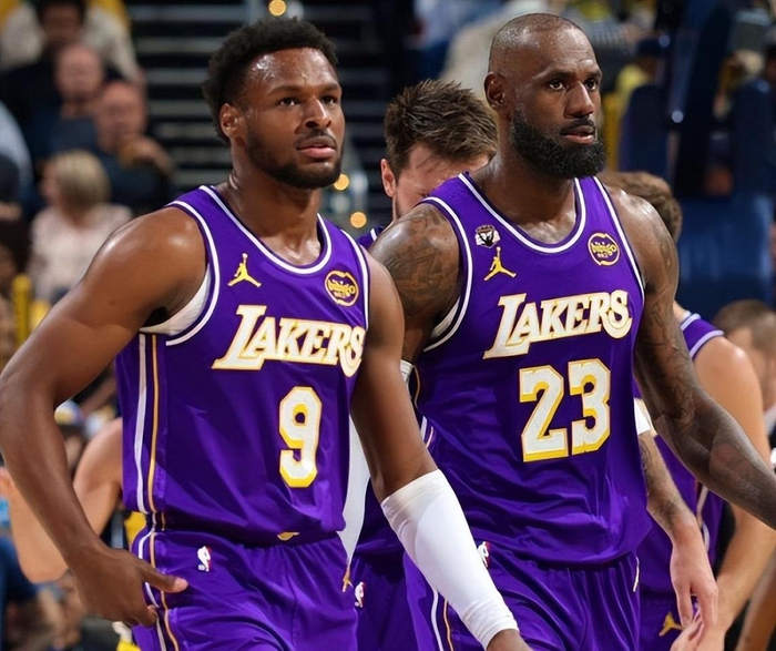 bob半岛体育登录入口-东契奇爆发詹姆斯转型，湖人状态持续升温|勒布朗·詹姆斯|布朗尼·詹姆斯|体育赛事讨论|卢卡-东契奇|勒布朗-詹姆斯_新浪体育_新浪新闻